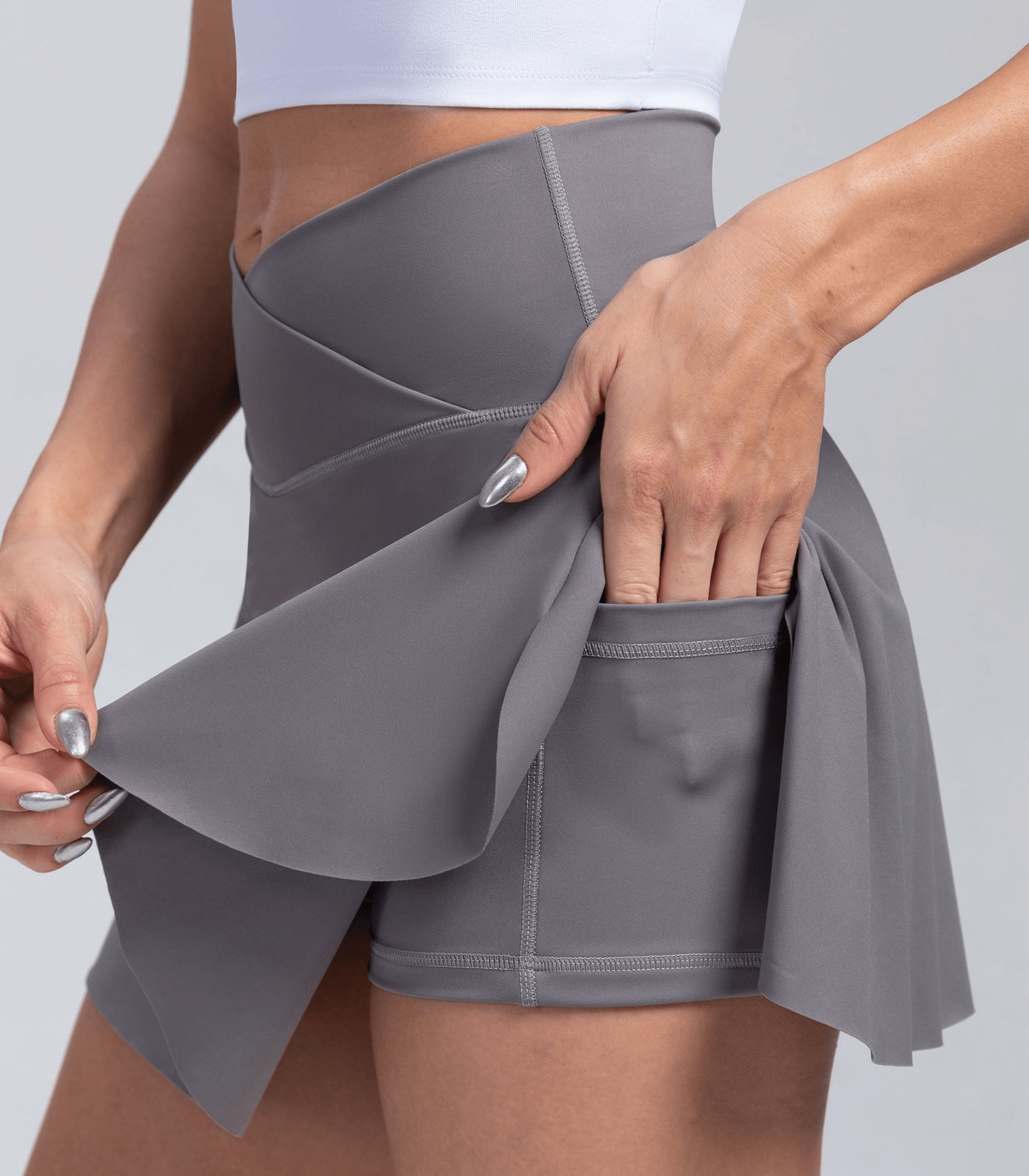 Fiona - Plissierter Tennisrock mit V-Taille und Taschen Schwarz