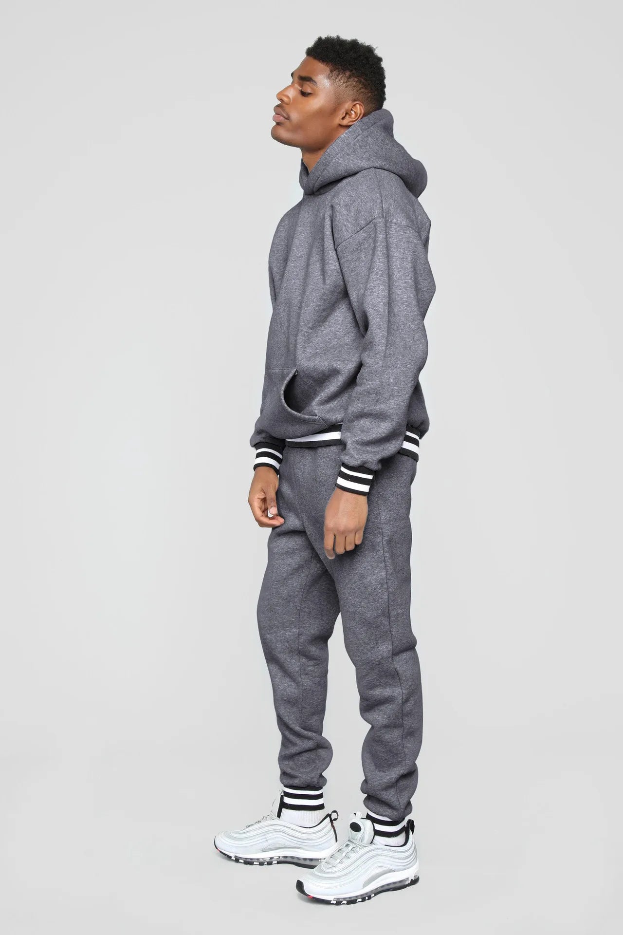 Stilvolles Herren-Hoodie-Set mit Kontrast-Rippeneinsätzen