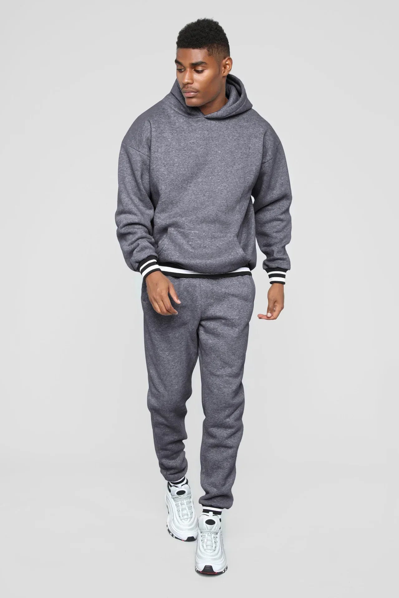 Stilvolles Herren-Hoodie-Set mit Kontrast-Rippeneinsätzen
