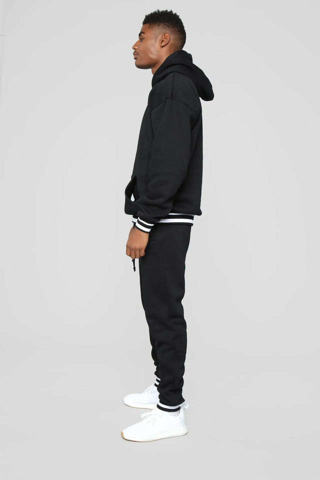 Stilvolles Herren-Hoodie-Set mit Kontrast-Rippeneinsätzen